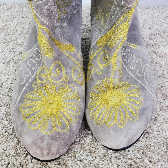 Artemis Boots Womens 40 9.5 Western Boho Artsy Embroidered Fabric Tall Heeled - Picture 8 of 8